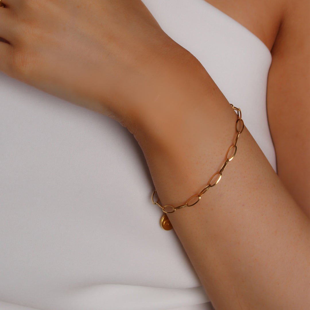 Lyra Oval Paperclip Chain Bracelet, Gold