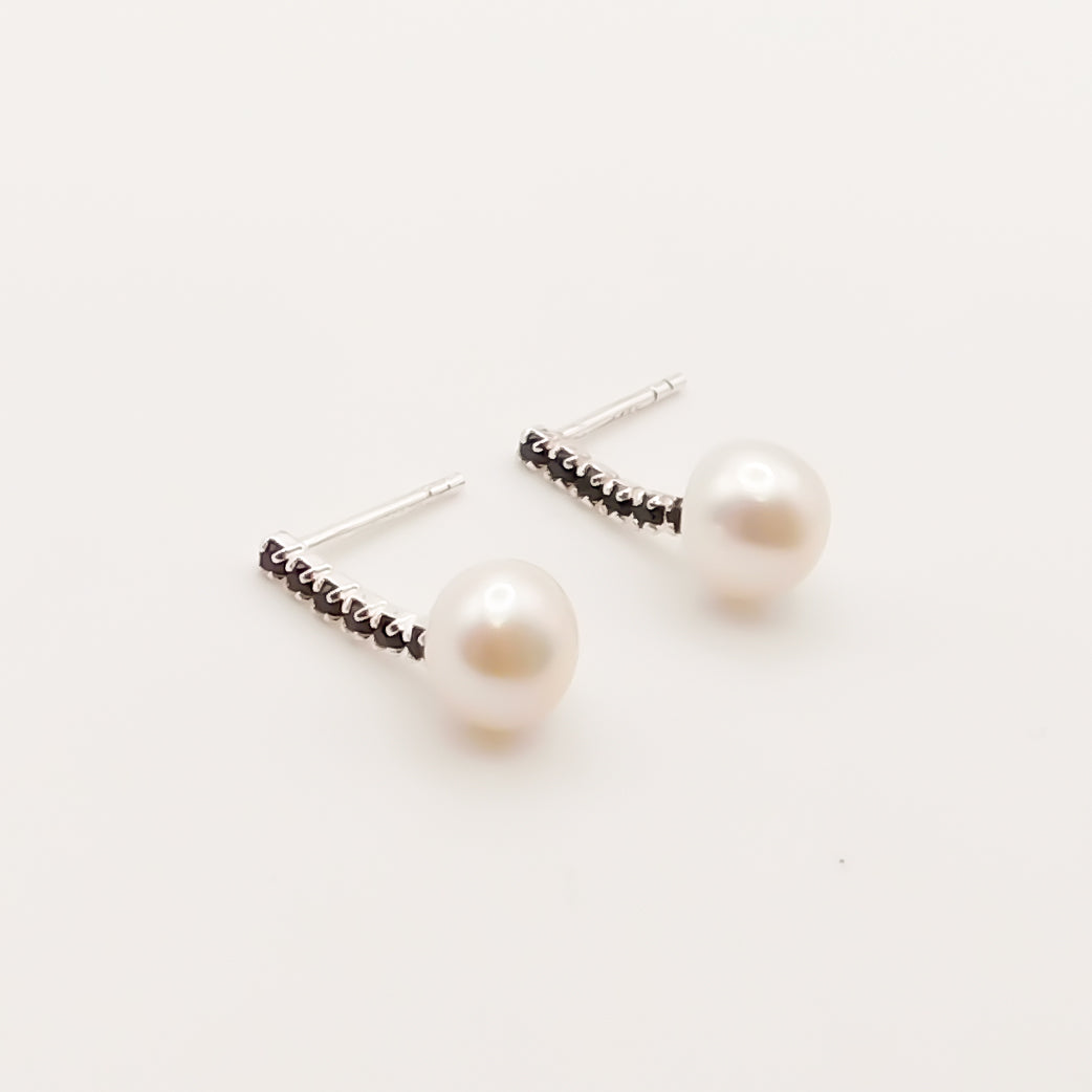 Flash Sale, Freshwater Perl Stud's with Black Crystals