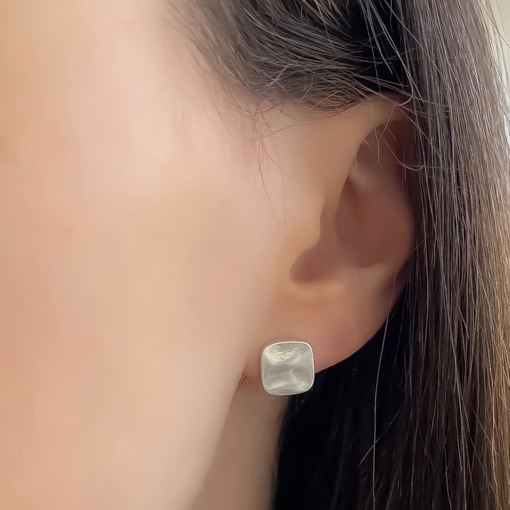 Outlet- Hammered Square Stud Earrings
