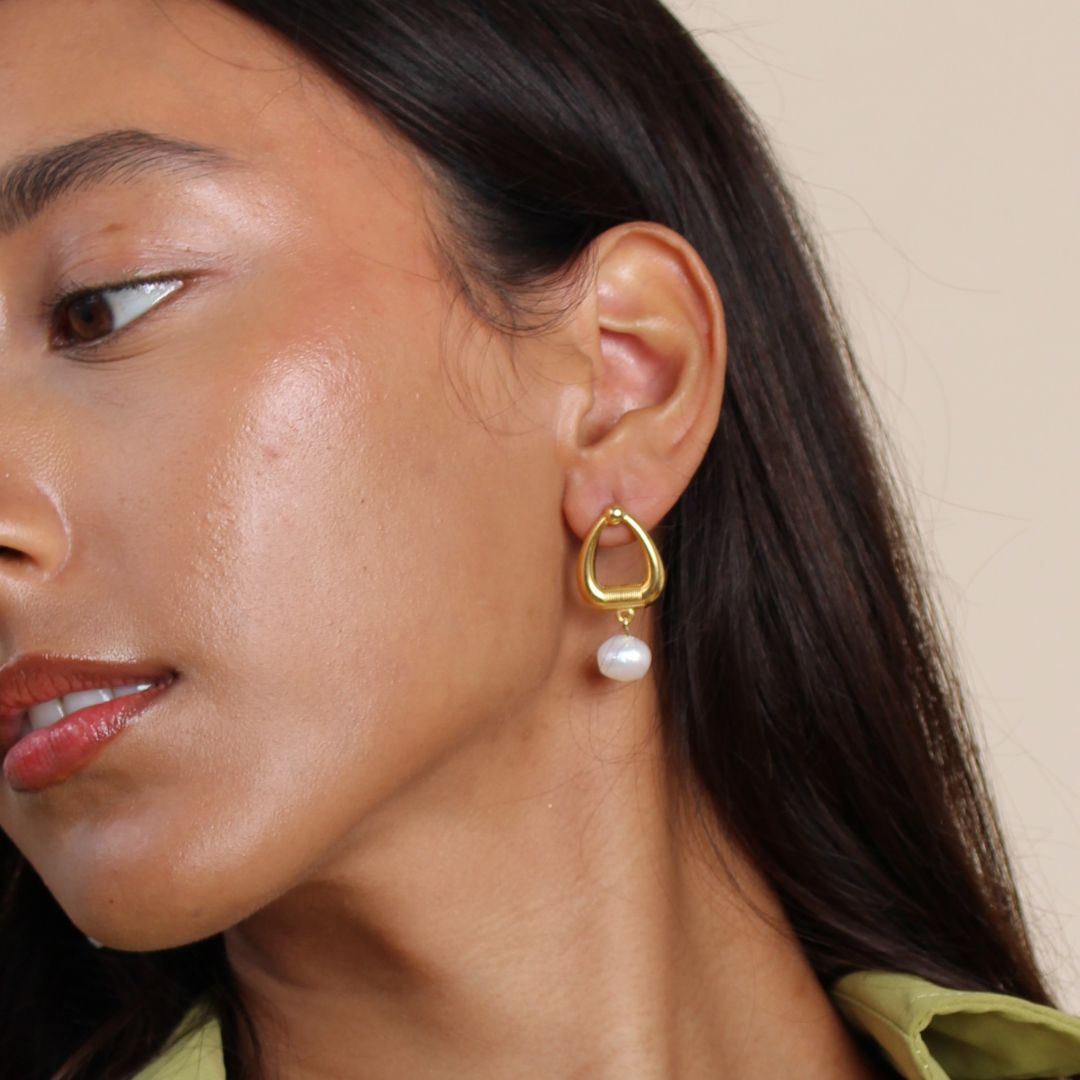 Molly Pearl Earrings, Gold